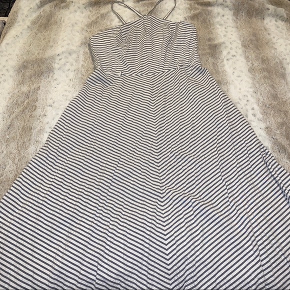 SOLD‼️ MICHAEL KORS SEERSUCKER MAXI DRESS W/ HALTER NECKLINE & BELT WAIST - Picture 2 of 8